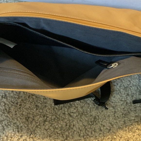 NWT Venque Urban Messenger Bag Brown Camel - Picture 8 of 12